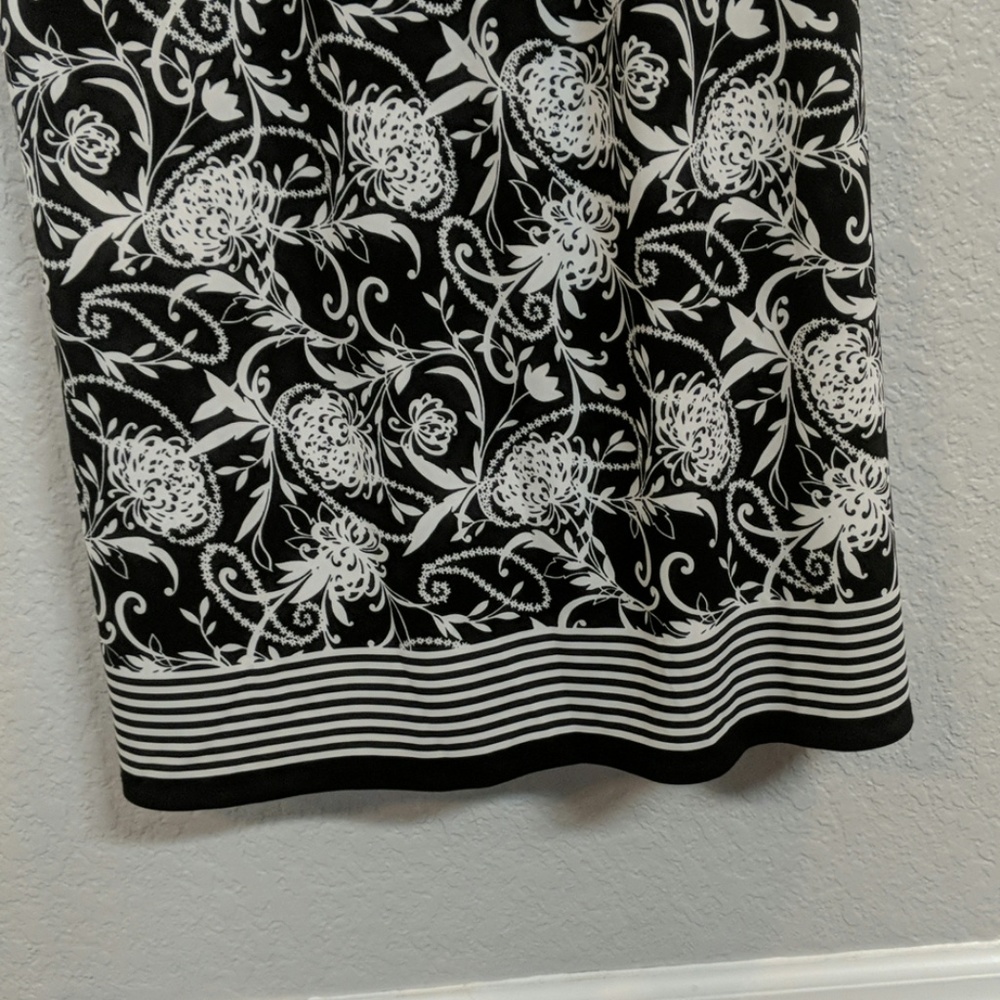 Maternity Dress - Picture 4 of 4